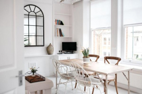 3 Bedroom House in Kew Gardens